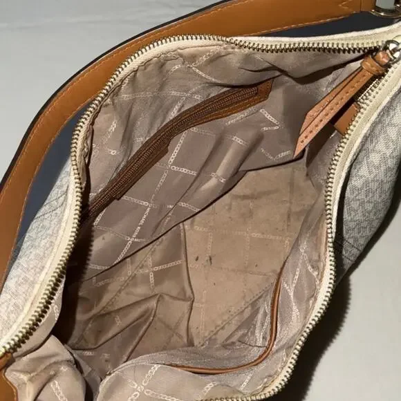 Michael Kors Sienna Large Logo Shoulder Bag in the color White/Acorn. - Picture 5 of 6